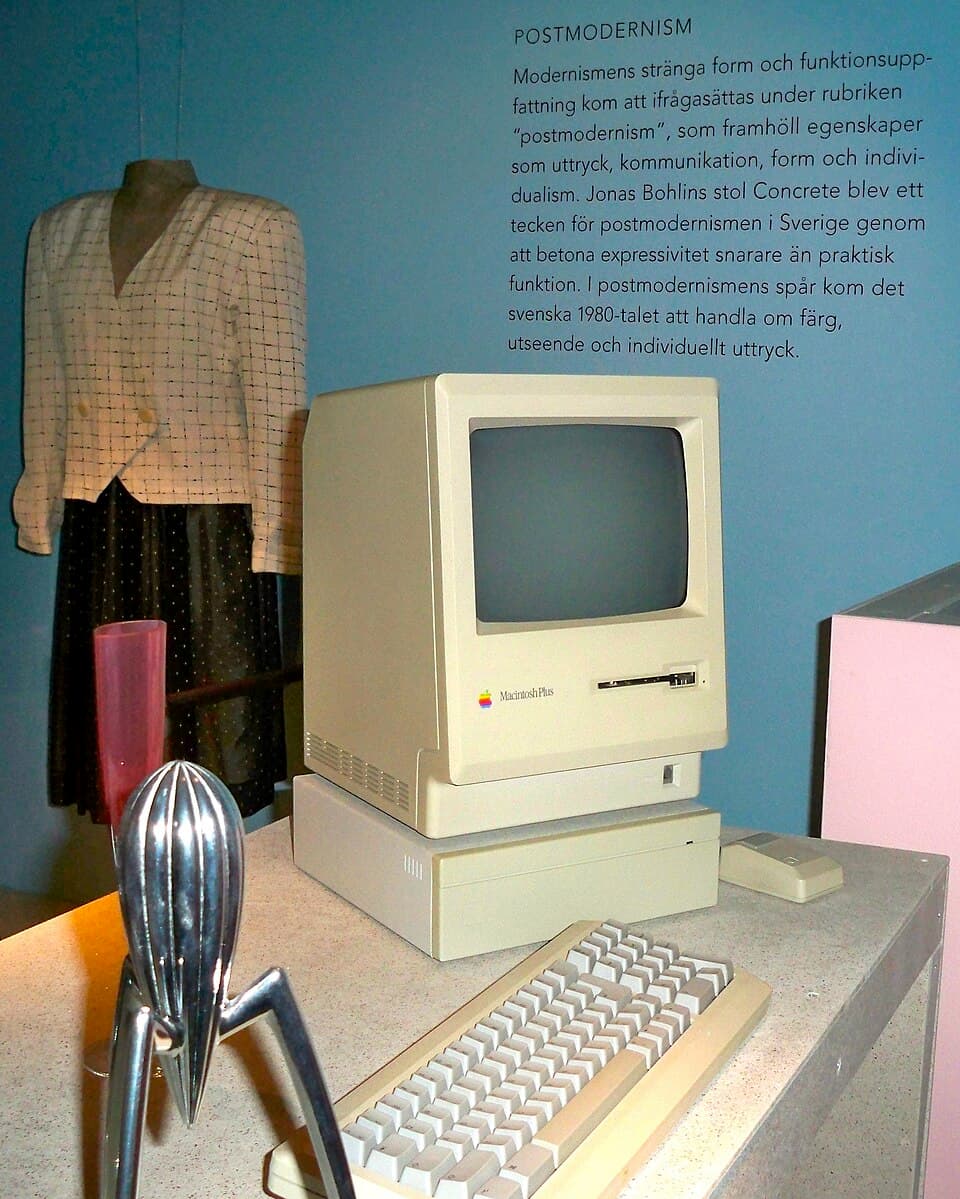 Apple Macintosh Plus on display